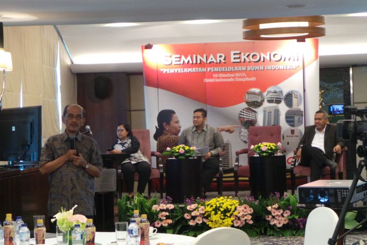 Seminar Penyelamatan Pengelolaan BUMN Indonesia, di Hotel Kempinski Jakarta Pusat, Kamis (19/10/2017). Seminar dihadiri oleh Ekonom Universitas Indonesia Faisal Basri, Dosen Fakultas Ekonomika dan Bisnis UGM Kusdhianto Setiawan, dan Pengamat Ekonomi yang juga Komisaris Independen BRI Rofikoh Rokhim.  