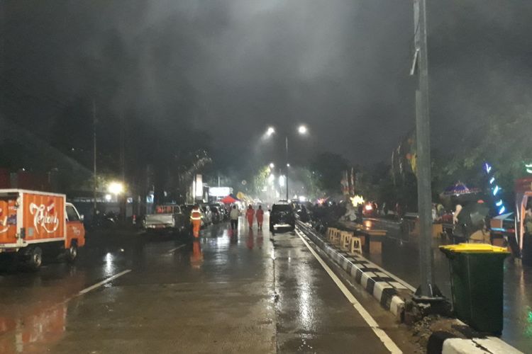 Tampak Jalan Danau Sunter Selatan yany dijadikan tempat perayaan malam tahun baru di Jakarta Utara nampak sepi dari pengunjung, Senin (31/12/2018).