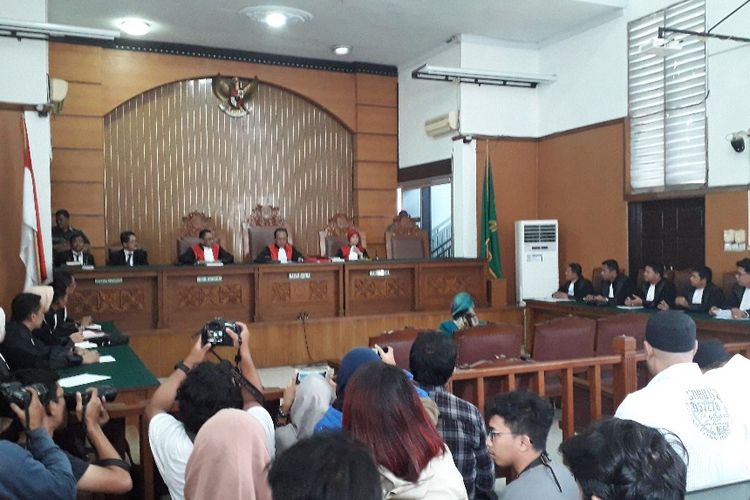 Suasana sidang pembacaan putusan sela kasus penyebaran berita bohong atau hoaks Ratna Sarumpaet di Pengadilan Negeri Jakarta Selatan, Selasa (19/3/2019).