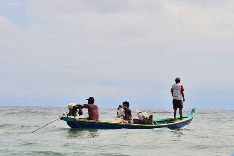 Nelayan di Pulau Enggano dapat bernapas lega karena harga BBM di wilayah itu sama dengan di kota.