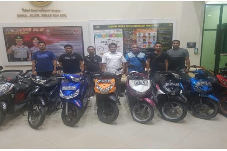 Jajaran Polda kepri melalui Subdit III Ditreskrimum berhasil mengamankan pelaku pencurian sepeda motor yang kerab beraksi di Batam, Kepulauan Riau.  Ironisnya para pelaku yang diamankan rata-rata masih berusia remaja.