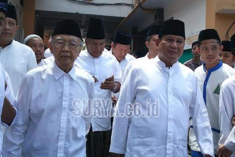 Calon Presiden Prabowo Subianto saat tiba di Ponpes Tebuireng Jombang, Jawa Timur, Senin (22/10/2018). 