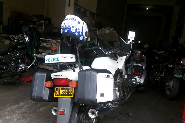 Satu unit motor dinas polisi berjenis Yamaha QJ900P yang sedang diservis di Merzyta Motor di Ciracas, Jakarta Timur, Jumat (19/1/2018). 