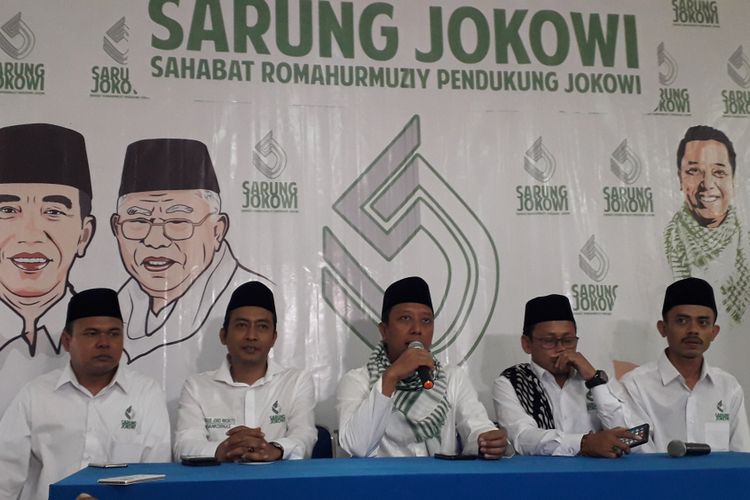 Ketua PPP Romahurmuziy (tengah).