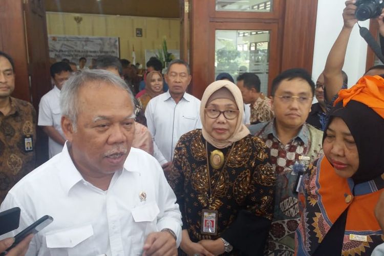 Menteri PUPR, Basuki Hadimuljono saat pelantikan Direktur dan Wakil Direktur Politeknik Pekerjaan Umum (PU) di Semarang, Rabu (27/3/2019).