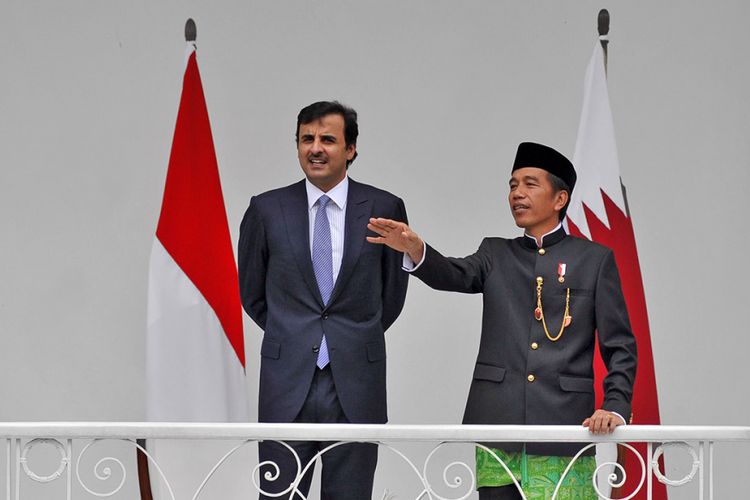 Presiden Joko Widodo mendampingi Emir Qatar Syekh Tamim bin Hamad bin Khalifa al-Tsani saat kunjungan kenegaraan di Istana Presiden Bogor, Jawa Barat, Rabu (18/10/2017).