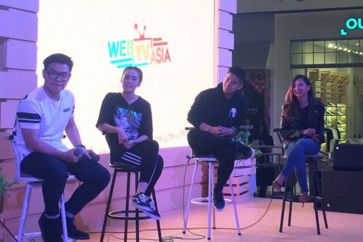 Nadia Vega dalam sesi bincang-bincang bersama para kreator YouTube yang berada di bawah naungan WebTVAsia, di PIK Avenue, Jakarta Utara, Minggu (24/9/2017).