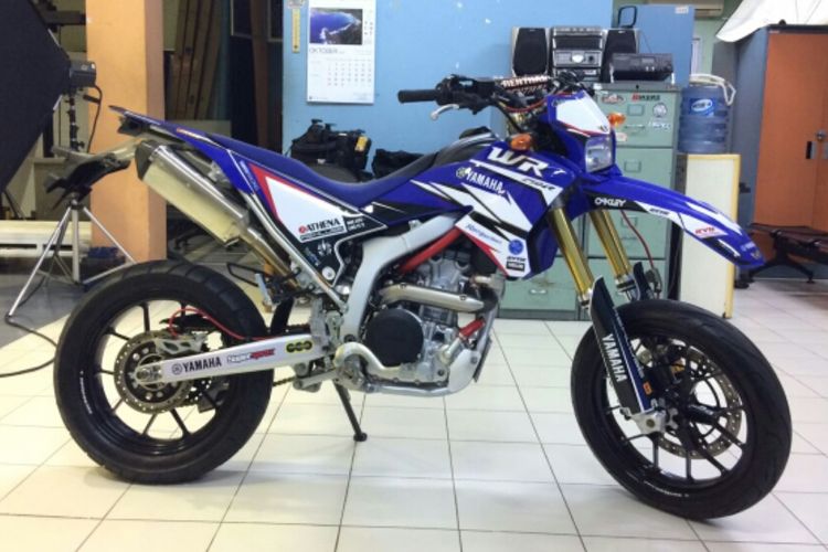  Supermoto  Pendek