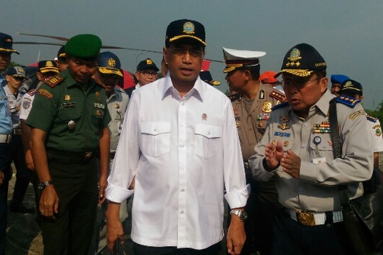 Menhub Budi Karya Sumadi saat menyambangi Posko mudik Cikopo, Selasa (12/6/2018).