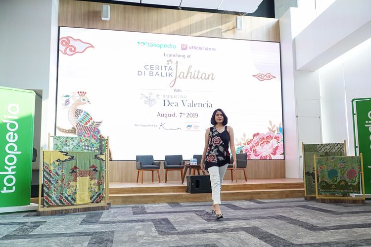 Busana Batik Kultur yang hanya tersedia eksklusif di Tokopedia 