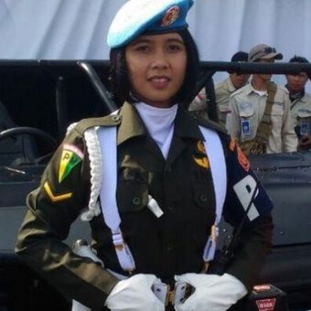 Sersan Dua Kowad Bella Paramitha terpilih sebagai pengemudi kendaraan yang akan digunakan untuk inspeksi pasukan pada upacara sebesar HUT TNI.