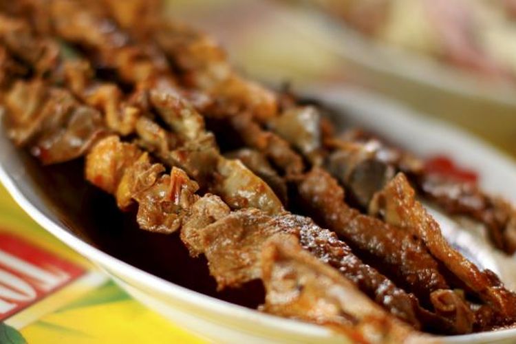 Sate blengong masak khas Brebes, Jawa Tengah.