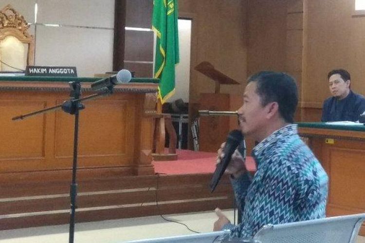 Rosidin saat bersaksi di persidangan Pengadilan Tindak Pidana Korupsi pada Pengadilan Negeri Bandung, Jalan LLRE Martadinata, Senin (1/7/2019)