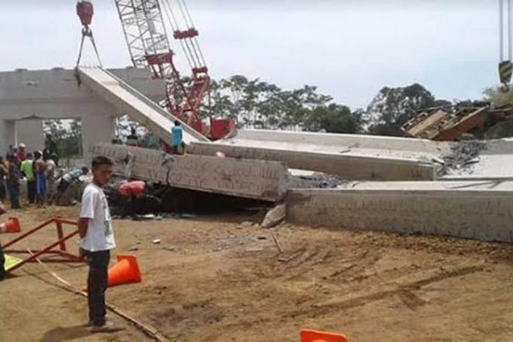 Dua orang korban terluka berat akibat kecelakaan di Proyek Strategis Nasional (PSN) Tol Pasuruan-Probolinggo (Paspro), Sugiono dan Nurdin, menjalani perawatan intensif di Rumah Sakit Purut, Kota Pasuruan, Jawa Timur. Selain itu, ada seorang korban tewas bernama Heri Isnandar.