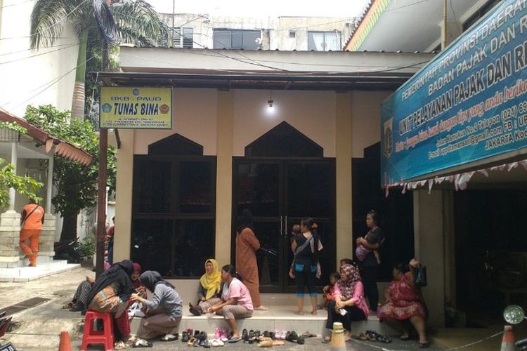 PAUD Tunas Bina yang kini direlokasi sementara di masjid Al-Ikhlas, kantor Kecamatan Tamansari, Jakarta Barat pada Selasa (23/10/2018).