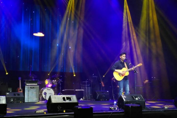 Rendy Pandugo tampil dalam konser Lifechanger Concert di Allianz Ecopark, Ancol, Jakarta Utara, Sabtu (9/3/2019).