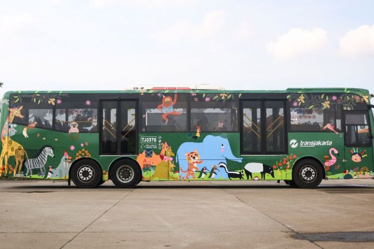 Warna-warni Binatang Lucu di Bus Transjakarta Rute Ragunan 