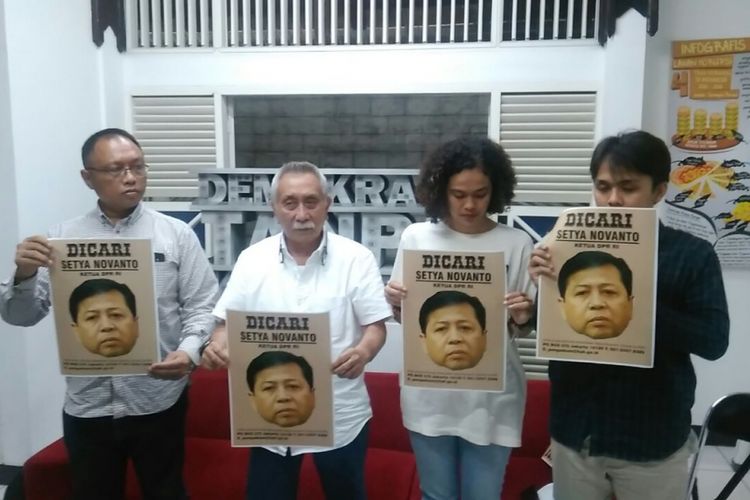 Indonesia Corruption Watch (ICW) membuka posko Tim Gabungan Pencari Papa (TGPP) dan menyebarkan poster bertuliskan Dicari. Setya Novanto. Ketua DPR RI, Jakarta, Kamis (16/11/2017).