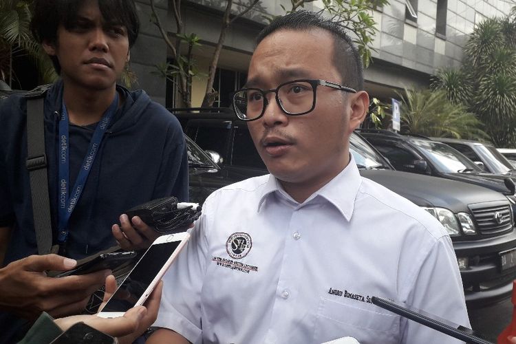 Kuasa hukum Joko Driyono, Andru Bimasetta, memberikan keterangan kepada wartawan di Mapolda Metro Jaya, Senin (25/3/2019).