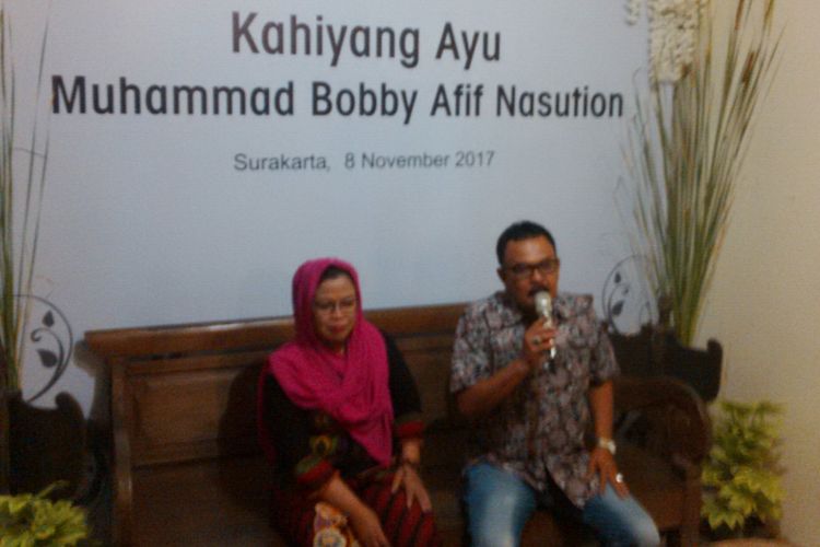 Paman Bobby, Erwan Nasution, saat memberikan keterangan kepada media di Solo, Jawa Tengah, Kamis (9/11/2017).