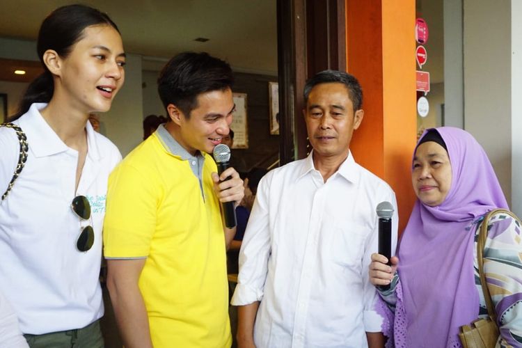 Pasangan artis Baim Wong dan Paula Verhoeven pembukaan bisnis kuliner Quinto Gelato Cake di Perumahan Pajajaran Indah, Jalan Pajajaran, Kota Bogor, Jawa Barat, Minggu (7/4/2019).