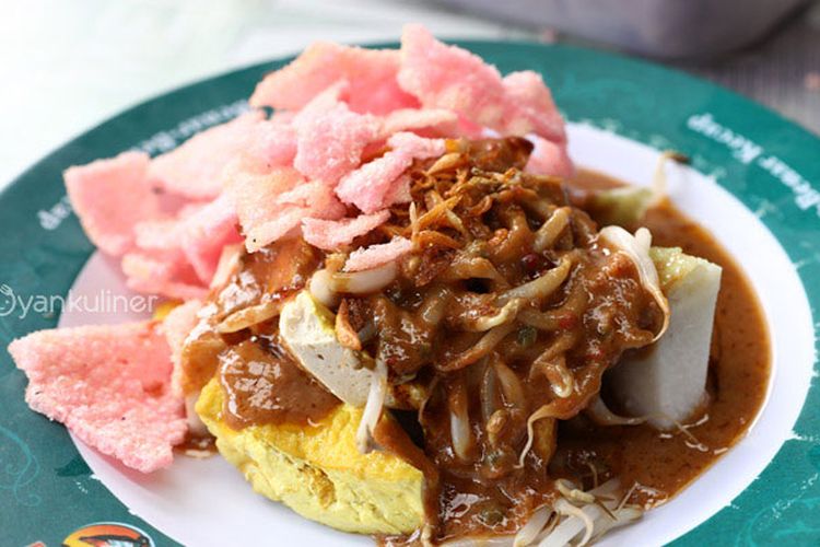 Kupat tahu gempol di Bandung.