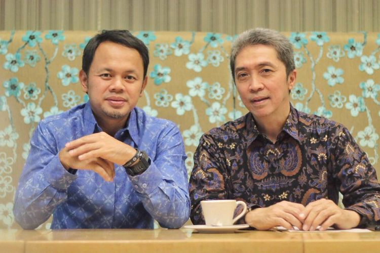 Wali Kota Bogor Bima Arya (kiri) menggandeng Direktur Direktur KPK Dedie A Rachim sebagai pasangannya untuk maju pada Pilkada Bogor 2018.