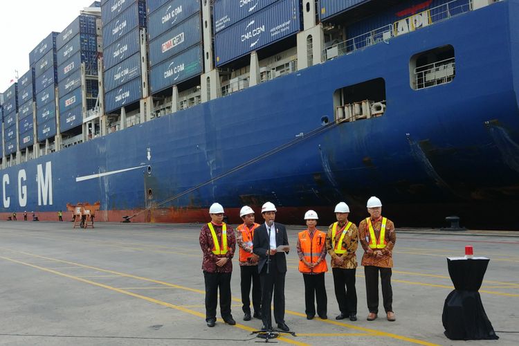 Presiden Joko Widodo melepas ekspor produk manufaktur ke Amerika Serikat (AS), dari pelabuhan Tanjung Priok, Jakarta, Selasa (15/5/2018).