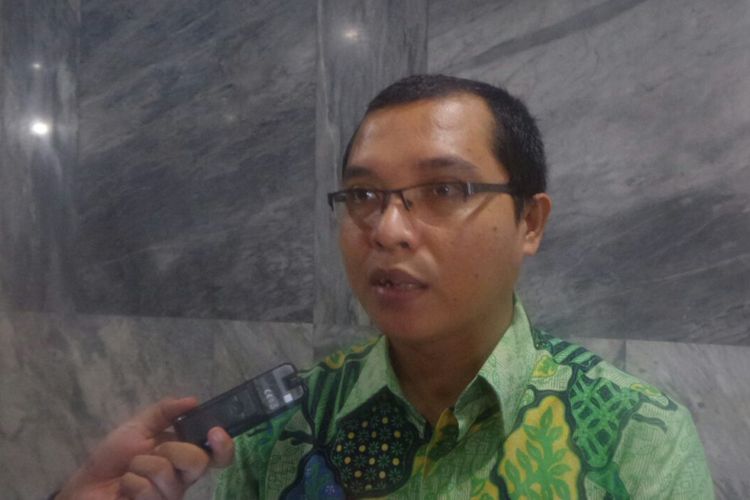 Anggota Komisi II dari Fraksi Partai Persatuan Pembangunan (PPP) Achmad Baidowi di Kompleks Parlemen, Senayan, Jakarta, Senin (27/3/2017).