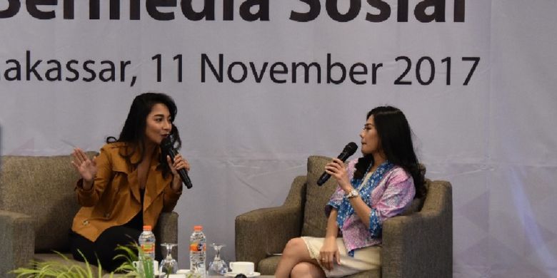 Dinda Kirana tamu dalam seminar ?Sosialisasi Literasi Cerdas Bermedia Sosial?, di Makassar, Sabtu (11/11/2017).