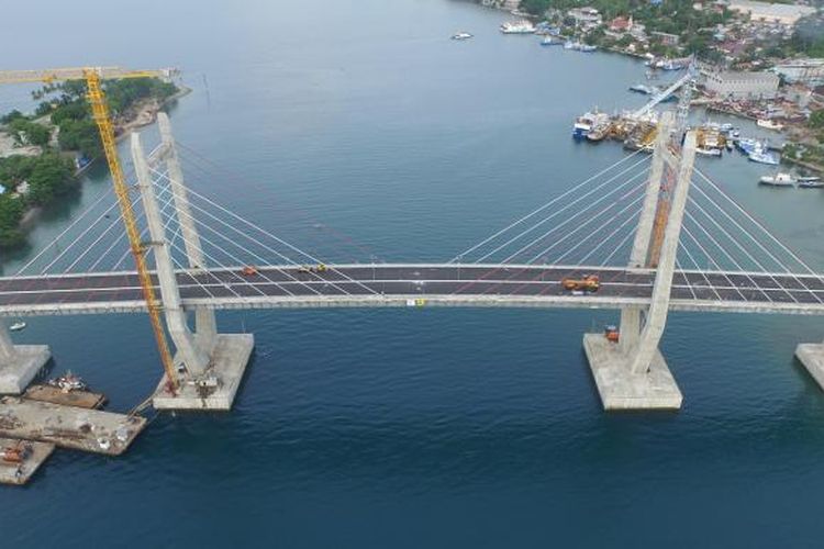 Jembatan Merah Putih diresmikan Presiden Republik Indonesia Joko Widodo (Jokowi), Senin (4/4/2016).