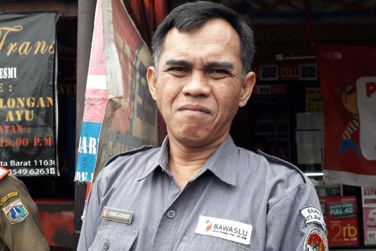 Ketua Bawaslu Kota Jakarta Barat Oding Junaidi di Kembangan, Jakarta Barat pada Selasa (23/10/2018).