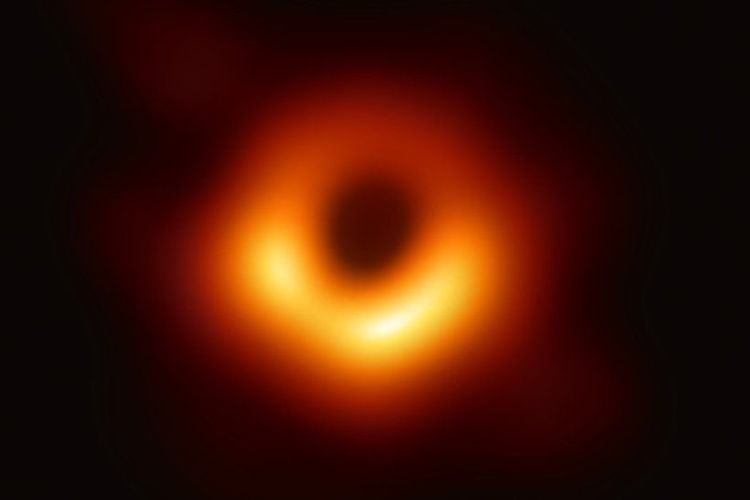 Foto pertama lubang hitam yang didapatkan lewat observasi dengan Event Horizon Telescope (EHT)