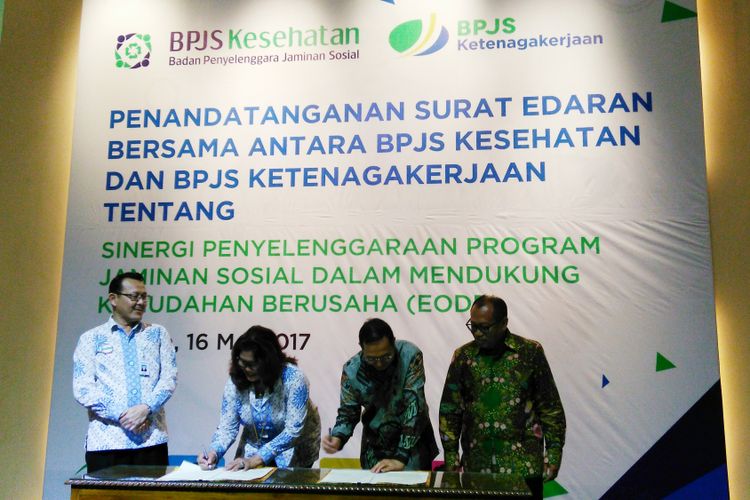 Acara Penandatanganan Surat Edaran Bersama Antara BPJS Kesehatan dan BPJS Ketenagakerjaan di Kantor BPJS Kesehatan, Cempaka Putih, Jakarta, Selasa(16/5/2017).