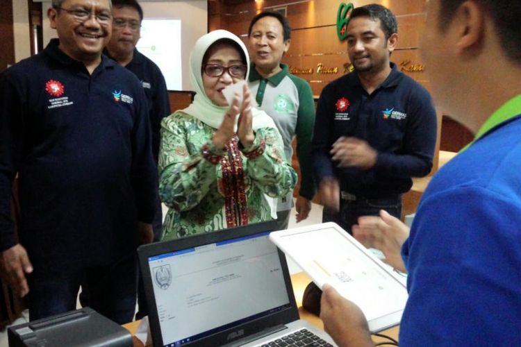 Bupati Jombang Jawa Timur Hj. Mundjidah Wahab, saat peluncuran aplikasi antrian Online di RSUD Jombang, Sabtu (23/2/2019).