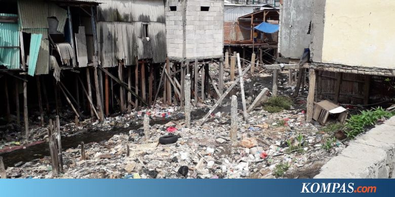 Kali Gendong Jorok karena Ulah Warganya