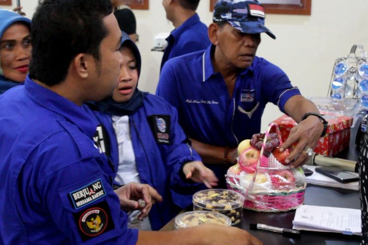 Pendaftaran bakal caleg, Partai Demokrat membawa buah dan ke ke KPU, Selasa (17/7/2018).