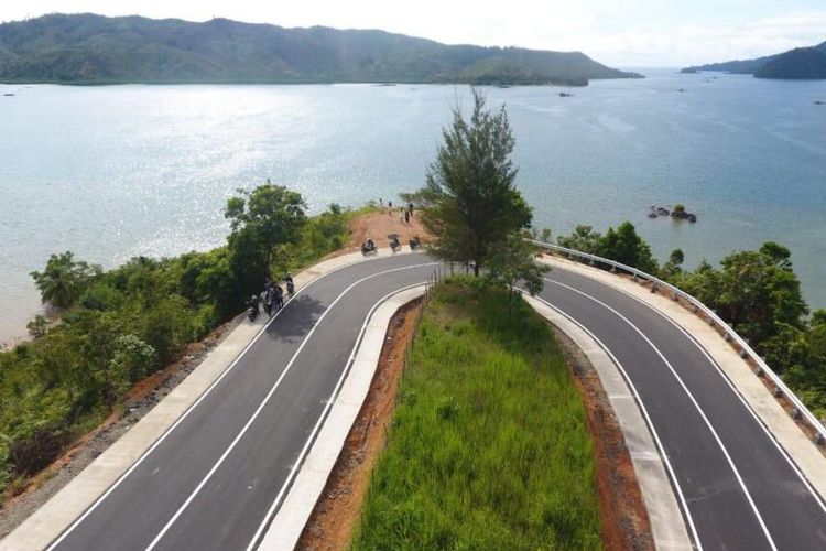 Contoh infrastruktur jalan yang dibangun pemerintah.