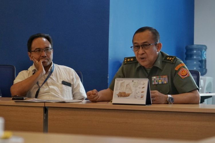 Kepala Pusat Penerangan (Kapuspen) TNI Mayor Jenderal Sisriadi saat mengunjungi Menara Kompas, Palmerah, Jakarta Barat, Selasa (12/2/2019). 