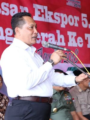Direktur Utama Bulog Budi Waseso sedang menyampaikan pidato dalam acara pelepasan ekspor 5.600 ton bawang merah ke Thailand di Klompak, Wanasari, Brebes Jawa Tengah, Rabu (1/8/2018).