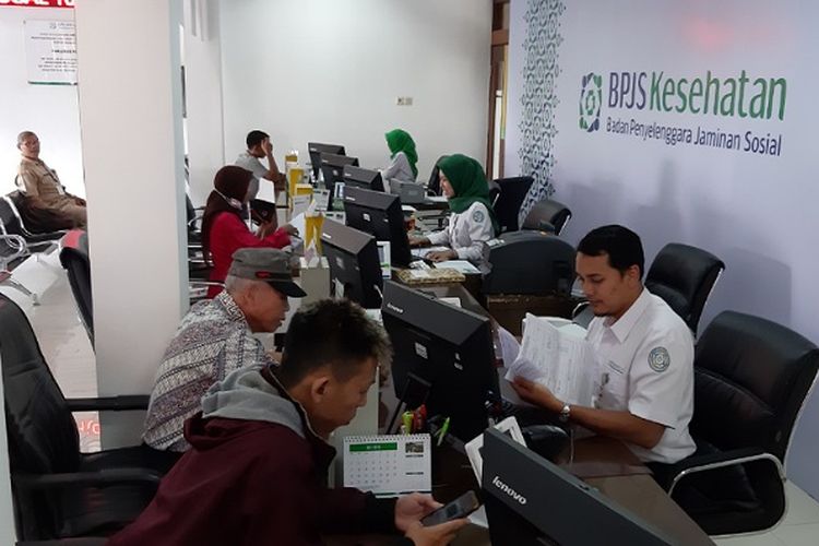 Suasana pelayanan kantor BPJS Cabang Pekalongan, Jawa Tengah.
