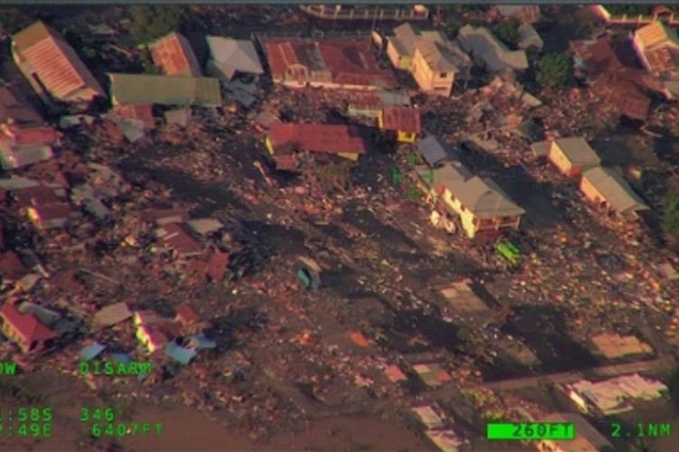 Kondisi Palu, Sulawesi Tengah, dari ketinggian, setelah gelombang tsunami terjadi, Jumat (28/9/2018).