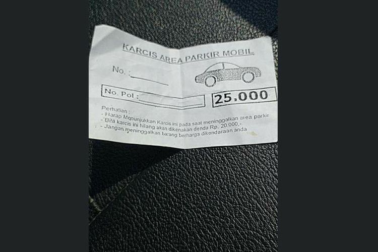 Foto karcis parkir mobil dengan tarif Rp 25.000 di Tanah Abang