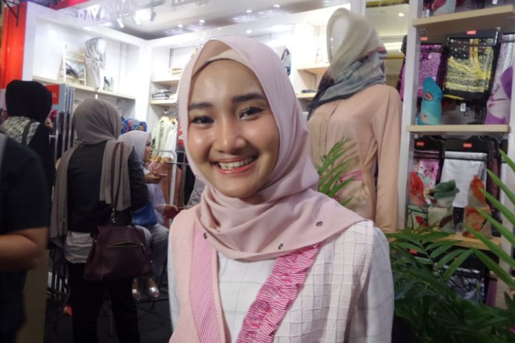 Fatin Shidqia berpose dalam acara Muslim Fashion Festival di JCC, Jakarta Pusat, Minggu (22/4/2018).