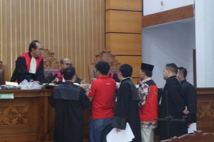 Gatot Brajamusti dalam sidang di Pengadilan Negeri Jakarta Selatan, Selasa (7/11/2017).
