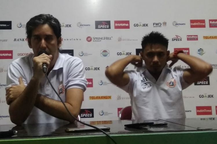 Pelatihan Persija Jakarta  Stefano Cugurra alias Teco (kiri) dan pemain belakang Persija, Maman Abdurrahman