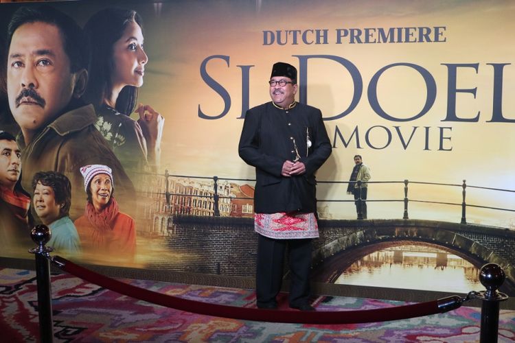 Rano Karno saat menghadiri gala premiere Si Doel The Movie di Pathe Tuschincki, Amsterdam, Belanda (23/7/2018).