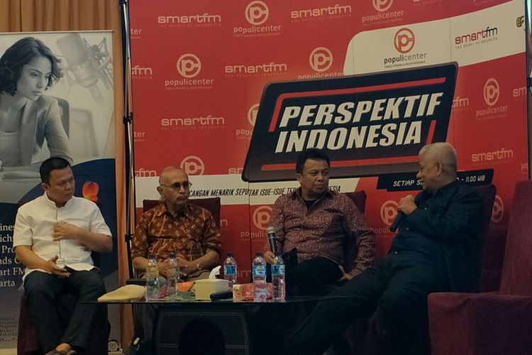 Kanan: Komisioner Komisi Kepolisian Nasional (Kompolnas) Bekto Suprapto dalam diskusi di Gado-Gado Boplo, Menteng, Jakarta, Sabtu (6/1/2018).