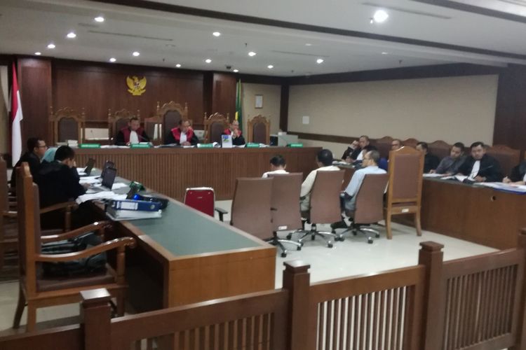 Sidang lanjutan pemeriksaan saksi untuk terdakwa Eka Kamaluddin, Amin Santono, dan Yaya Purnomo di Pengadilan Tipikor Jakarta, Senin (12/11/2018).