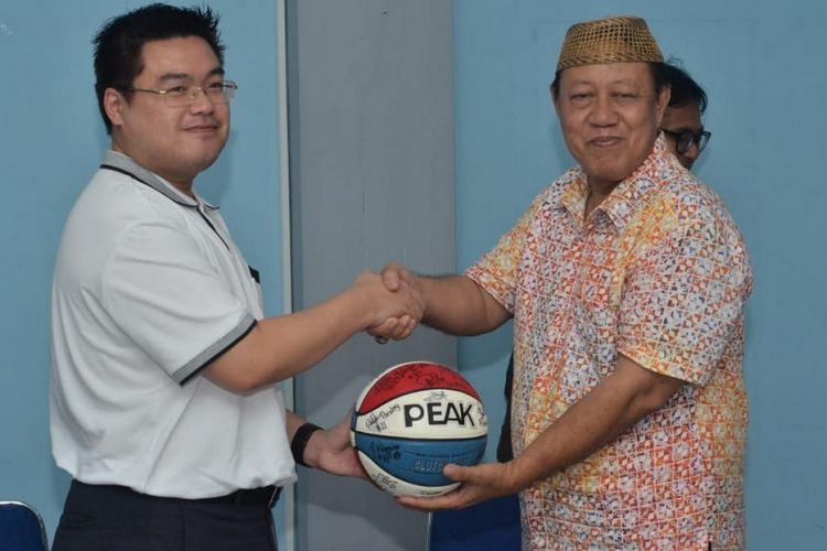 Peak Indonesia apresiasi prestasi NSH Jakarta pada IBL 2018-2019 dan musim berikutnya.